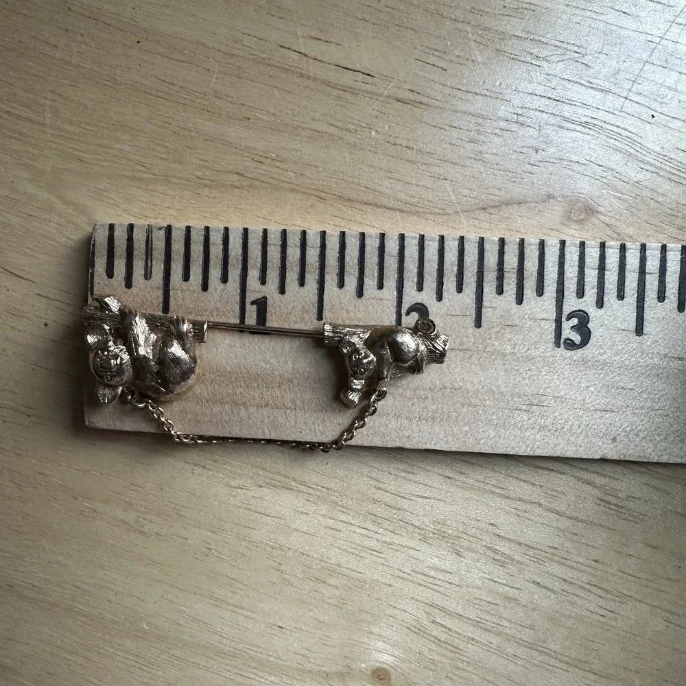 VTG Avon Koala Bear Gold Tone Mama Baby‎ Stick Pin  Red Cabochon 2 Bar Brooches